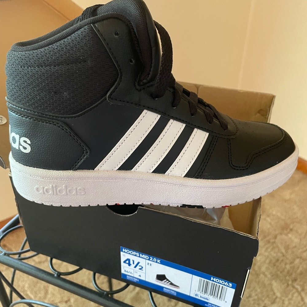 COPY - Never worn, size 41/2 Hoops Mid 2.0K gym shoes.